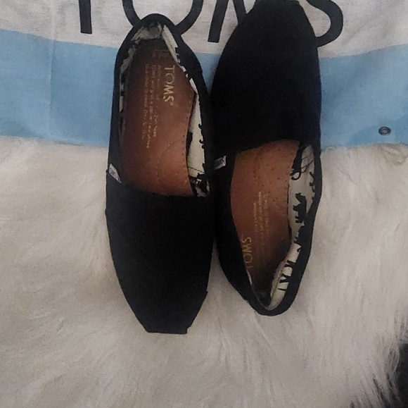 Toms - Picture 3 of 3